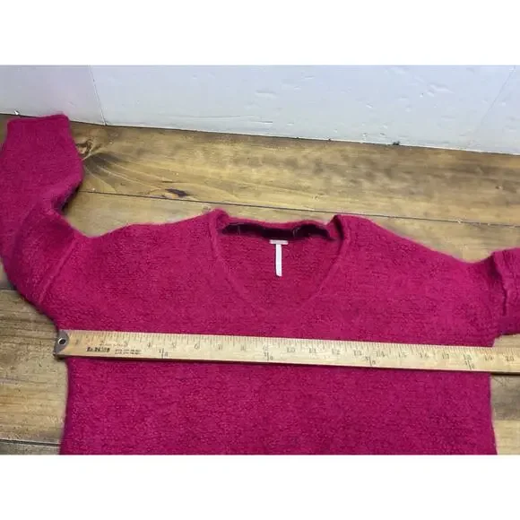 Free People Theo Alpaca Blend V-Neck Sweater Fuchsia Size Medium - Picture 7 of 10